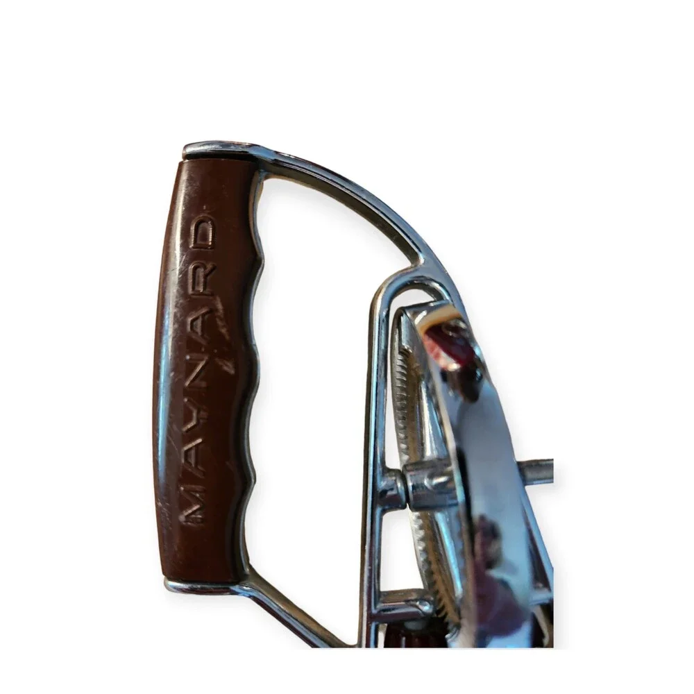 Vintage Maynard Egg Beater Manual Hand Mixer Double Nylon Beaters Brown Handle